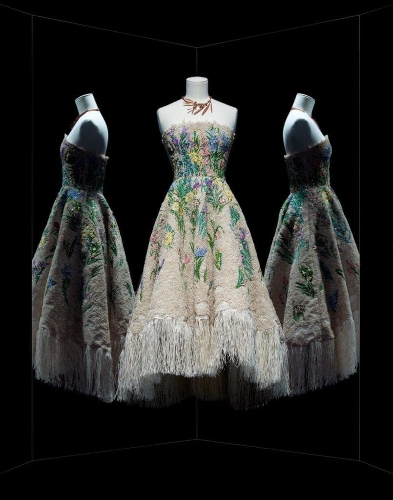 dior-exposition-arts-decortaifs-couturier-du-reve robe floral christian dior exposition