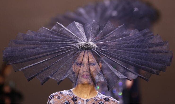 Giorgio Armani, un Voyage Imaginaire de l'Ouest à l'Est Giorgio Armani, un Voyage Imaginaire de l'Ouest à l'Est
